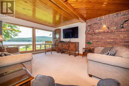 419 Devlin Lane, Laurentian Hills, ON - Indoor Photo Showing Living Room