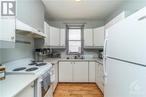258 Russell Avenue, Ottawa, ON - Indoor Photo Showing Kitchen With Double Sink