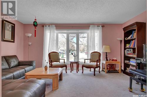 2758 Kliman Crescent, Regina, SK - Indoor Photo Showing Living Room