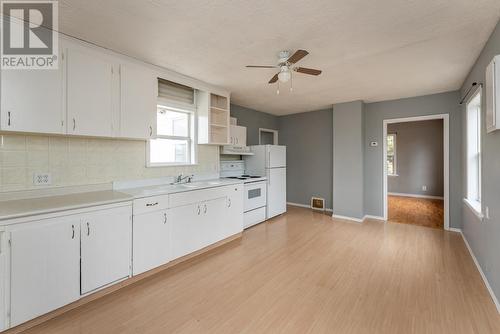 1633 10Th Avenue, Prince George, BC - Indoor Photo Showing Kitchen