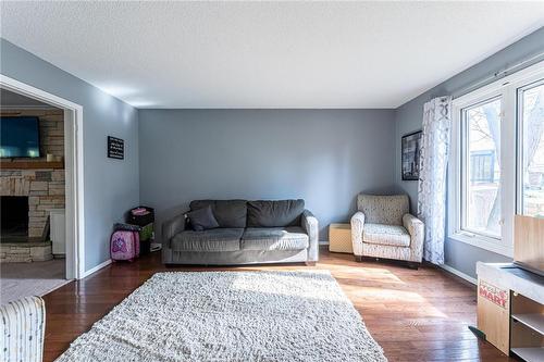 168 Albion Falls Boulevard, Hamilton, ON - Indoor Photo Showing Living Room