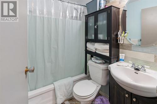 103 Erie, Kingsville, ON - Indoor Photo Showing Bathroom