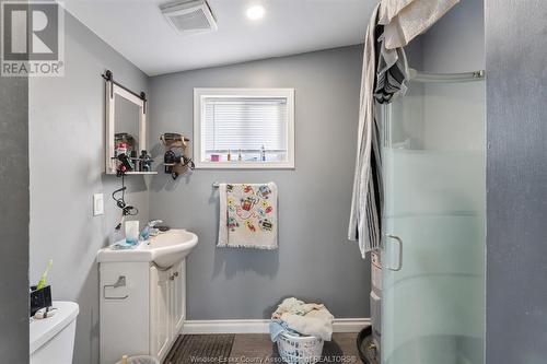 103 Erie, Kingsville, ON - Indoor Photo Showing Bathroom