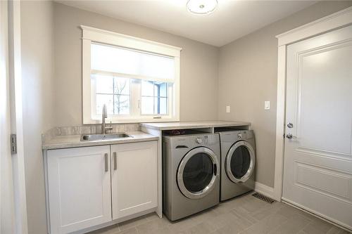 54 Stoney Creek Road, York, ON - Indoor Photo Showing Laundry Room