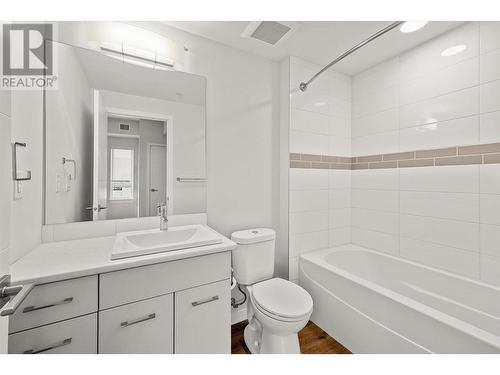 722 Valley Road Unit# 408, Kelowna, BC - Indoor Photo Showing Bathroom