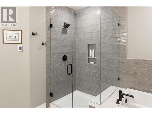 529 Truswell Road Unit# 501, Kelowna, BC - Indoor Photo Showing Bathroom