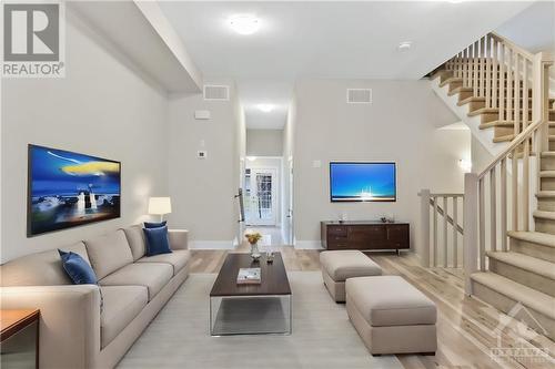 213 Hooper Street, Carleton Place, ON - Indoor Photo Showing Living Room