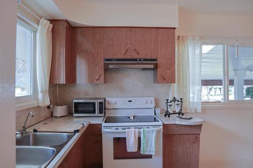 224 Currie Street, Warfield, BC - Indoor Photo Showing Kitchen With Double Sink