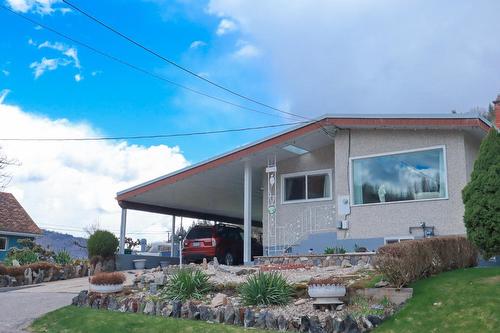 224 Currie Street, Warfield, BC - Outdoor