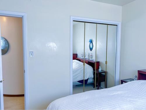 224 Currie Street, Warfield, BC - Indoor Photo Showing Bedroom