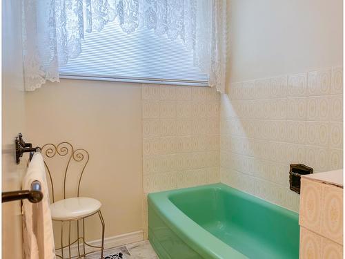 224 Currie Street, Warfield, BC - Indoor Photo Showing Bathroom