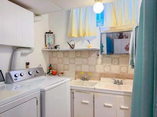 224 Currie Street, Warfield, BC - Indoor Photo Showing Laundry Room