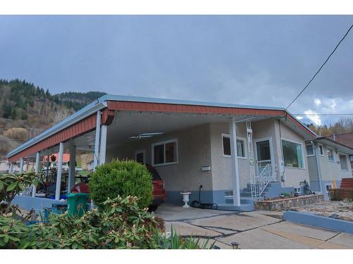 224 Currie Street, Warfield, BC - Outdoor