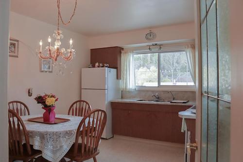 224 Currie Street, Warfield, BC - Indoor Photo Showing Dining Room
