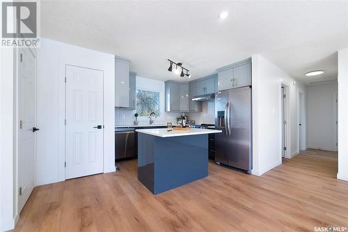 49 Knowles Place, Saskatoon, SK - Indoor Photo Showing Kitchen With Upgraded Kitchen