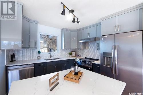 49 Knowles Place, Saskatoon, SK - Indoor Photo Showing Kitchen With Double Sink With Upgraded Kitchen