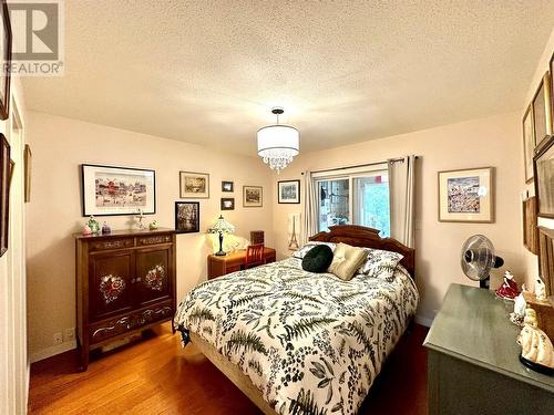 521 10Th Avenue Unit# 1, Keremeos, BC - Indoor Photo Showing Bedroom