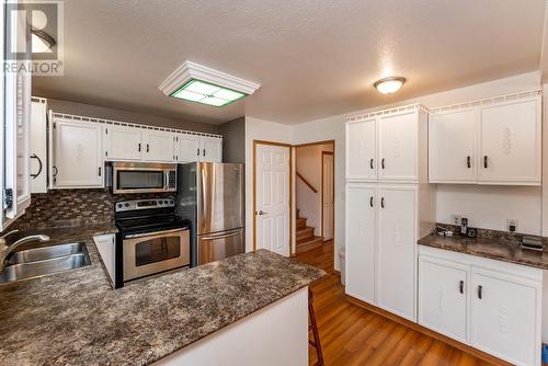 5465 Bendixon Road, Prince George, BC - Indoor Photo Showing Kitchen With Double Sink