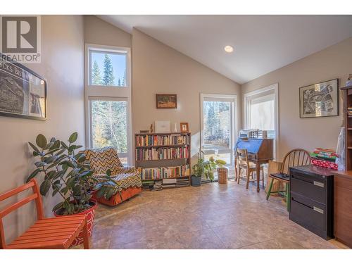 7125 Valleyview Drive, Prince George, BC - Indoor Photo Showing Living Room