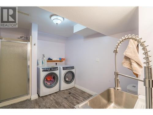 7125 Valleyview Drive, Prince George, BC - Indoor Photo Showing Laundry Room