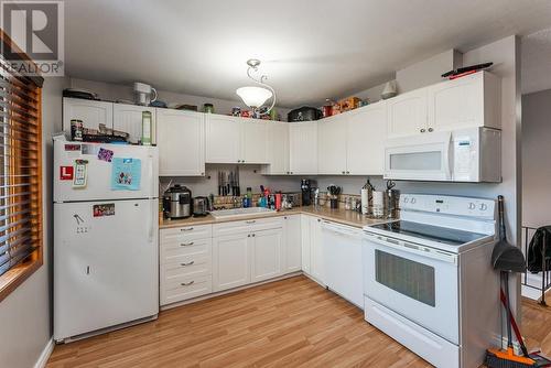 229 Dupre Avenue, Prince George, BC - Indoor Photo Showing Kitchen