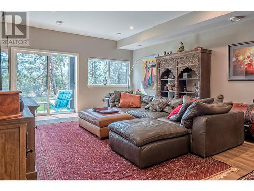 5350 Silver Star Road Unit# 16, Vernon, BC - Indoor Photo Showing Living Room