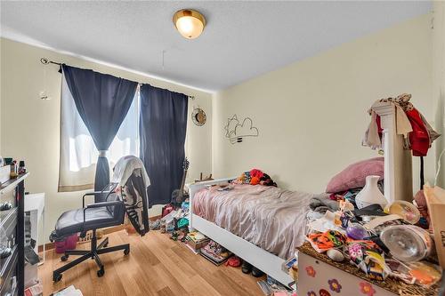 967 Stone Church Road E, Hamilton, ON - Indoor Photo Showing Bedroom