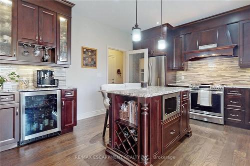 56 Calista Drive, Welland, ON - Indoor Photo Showing Kitchen With Upgraded Kitchen