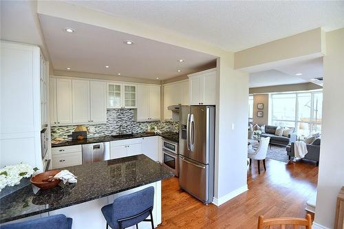 2511 Lakeshore Road W|Unit #505, Oakville, ON - Indoor Photo Showing Kitchen With Upgraded Kitchen