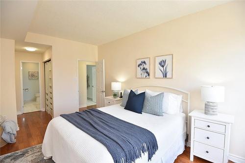 2511 Lakeshore Road W|Unit #505, Oakville, ON - Indoor Photo Showing Bedroom