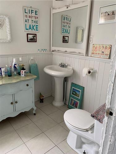 534 Hughson Street N, Hamilton, ON - Indoor Photo Showing Bathroom