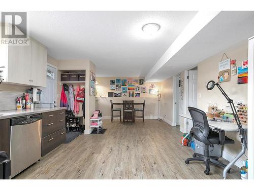 785 Birch Avenue, Kelowna, BC - Indoor