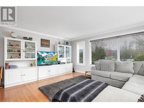 785 Birch Avenue, Kelowna, BC - Indoor Photo Showing Living Room