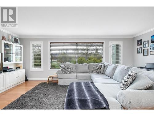 785 Birch Avenue, Kelowna, BC - Indoor Photo Showing Living Room