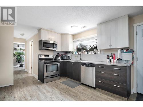 785 Birch Avenue, Kelowna, BC - Indoor Photo Showing Kitchen