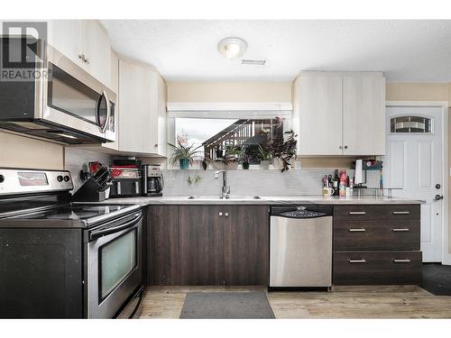 785 Birch Avenue, Kelowna, BC - Indoor Photo Showing Kitchen With Double Sink