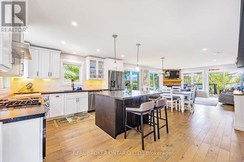 1044 Russells Lane, Gravenhurst, ON - Indoor Photo Showing Kitchen With Upgraded Kitchen