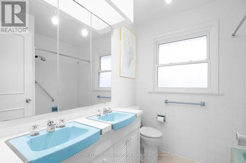 35 Harrison Cres, London, ON - Indoor Photo Showing Bathroom