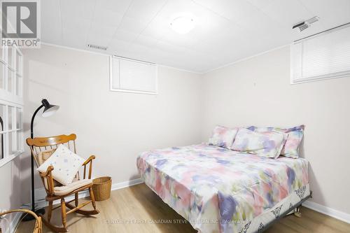 35 Harrison Cres, London, ON - Indoor Photo Showing Bedroom