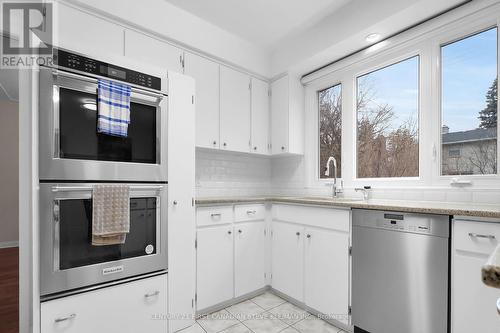 35 Harrison Cres, London, ON - Indoor Photo Showing Kitchen