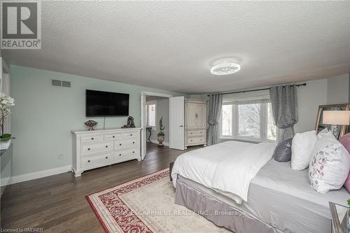 139 Daffodil Crescent, Hamilton, ON - Indoor Photo Showing Bedroom