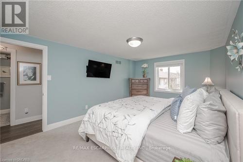 139 Daffodil Crescent, Hamilton, ON - Indoor Photo Showing Bedroom