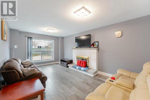 3581 Marmac Cres, Mississauga, ON - Indoor Photo Showing Living Room With Fireplace