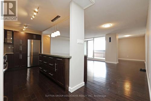 #1609 -1535 Lakeshore Rd E, Mississauga, ON - Indoor Photo Showing Kitchen With Stainless Steel Kitchen With Upgraded Kitchen