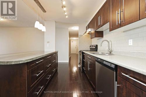 #1609 -1535 Lakeshore Rd E, Mississauga, ON - Indoor Photo Showing Kitchen With Double Sink With Upgraded Kitchen