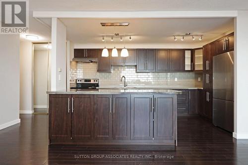 1609 - 1535 Lakeshore Road E, Mississauga, ON - Indoor Photo Showing Kitchen With Upgraded Kitchen