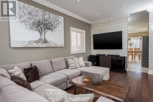 38 Pappain Cres, Brampton, ON - Indoor Photo Showing Living Room