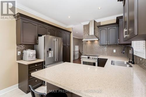 38 Pappain Crescent, Brampton, ON - Indoor Photo Showing Kitchen With Double Sink With Upgraded Kitchen