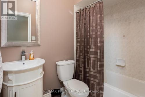 38 Pappain Cres, Brampton, ON - Indoor Photo Showing Bathroom