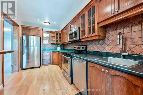 #28 -1039 Cedarglen Gate, Mississauga, ON - Indoor Photo Showing Kitchen With Stainless Steel Kitchen